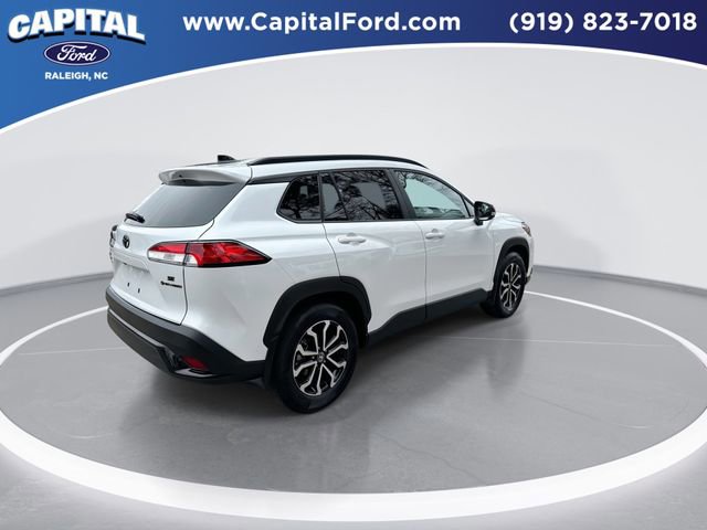 Used 2025 Toyota Corolla Cross SE w/ Moonroof Package image 8