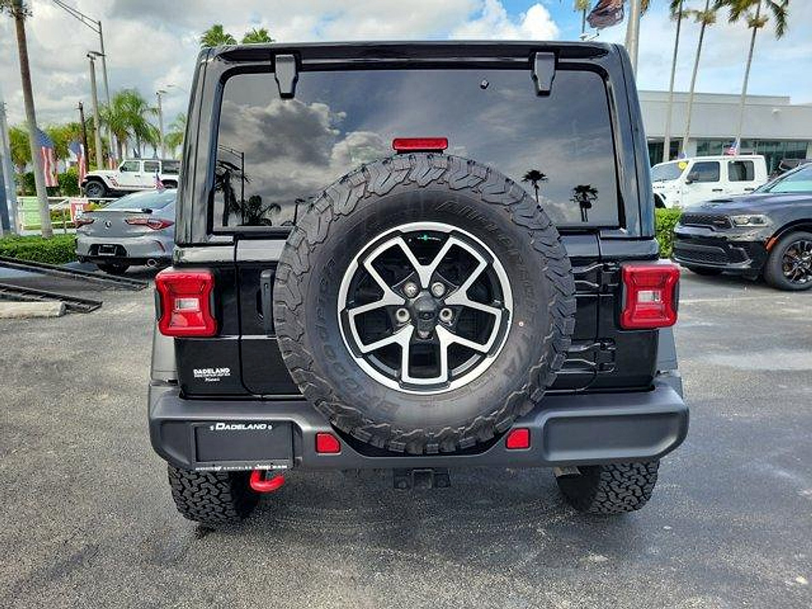 Used 2025 Jeep Wrangler Unlimited Rubicon w/ Convenience Group AWD/4WD image 6