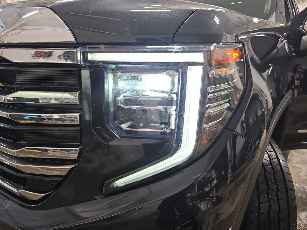 Certified 2025 GMC Sierra 1500 SLT image 33