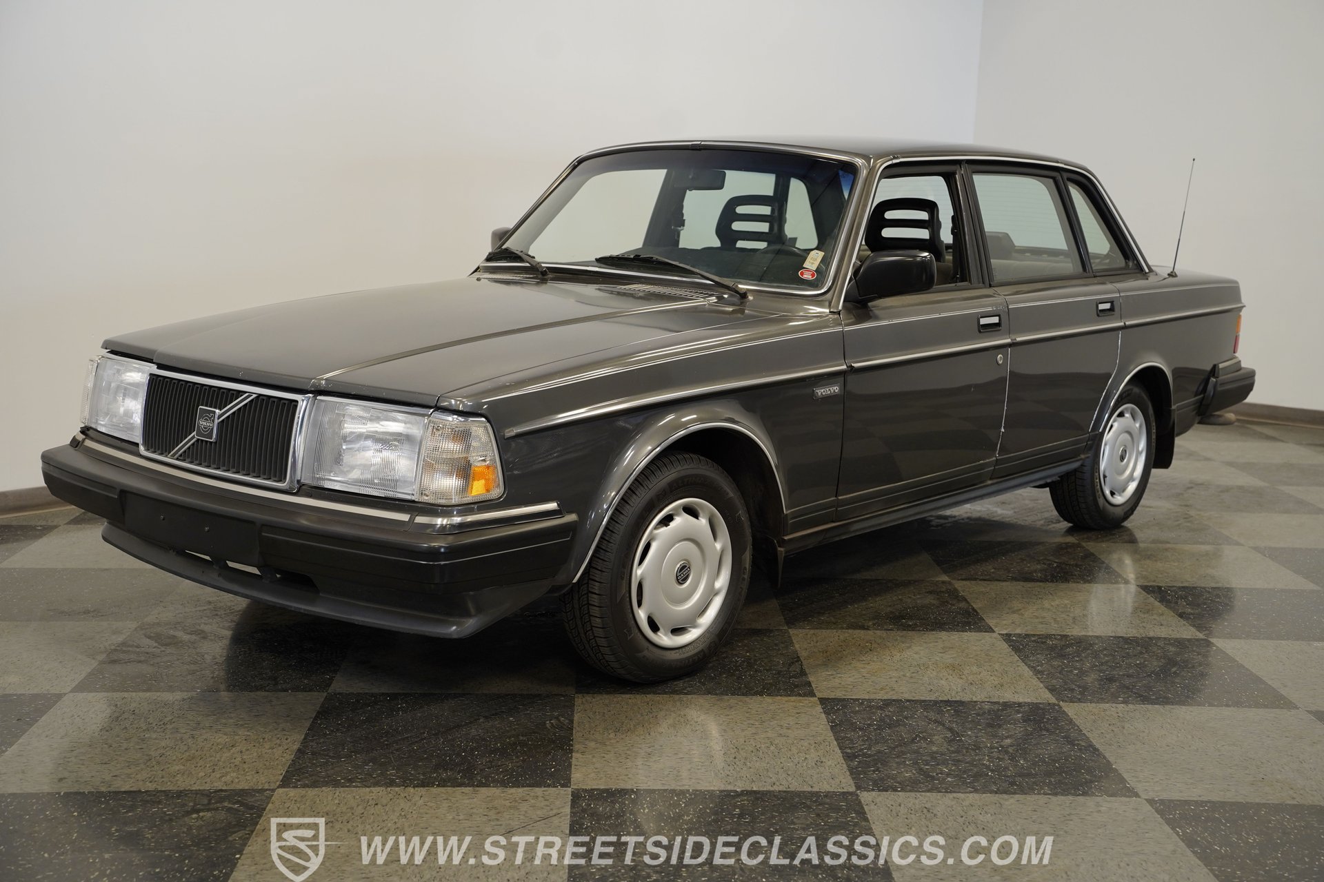 Used 1988 Volvo 240 Sedan RWD image 6