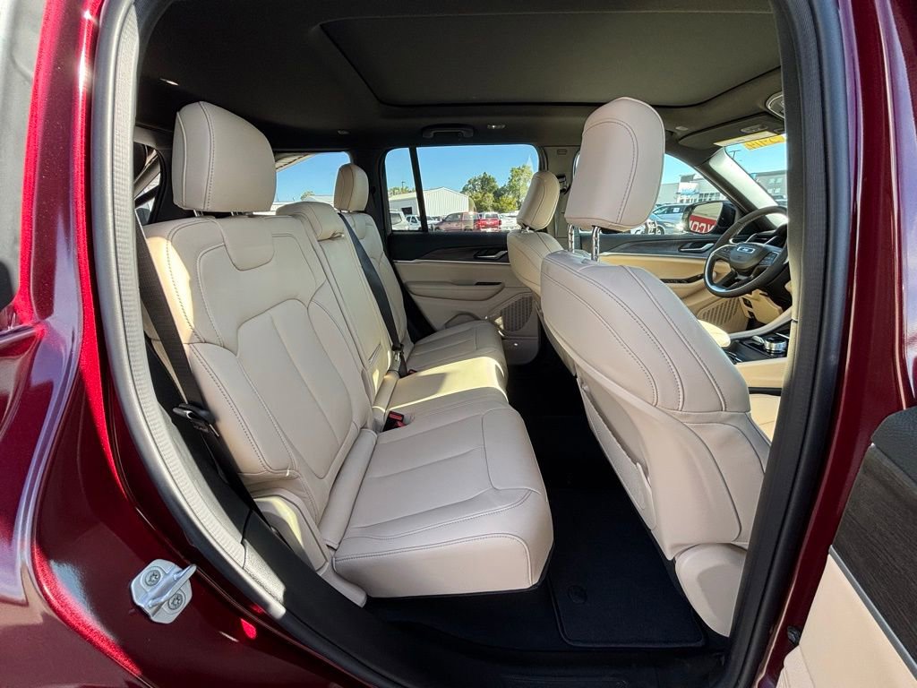 New 2025 Jeep Grand Cherokee Limited image 8