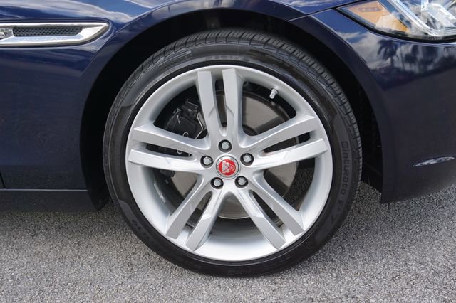 Used 2018 Jaguar XE Prestige image 17