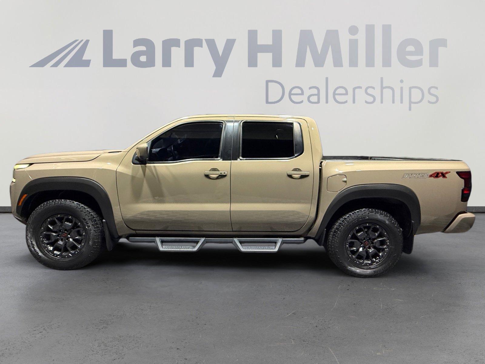 Used 2022 Nissan Frontier PRO-4X w/ Pro-4X Premium Package AWD/4WD image 2