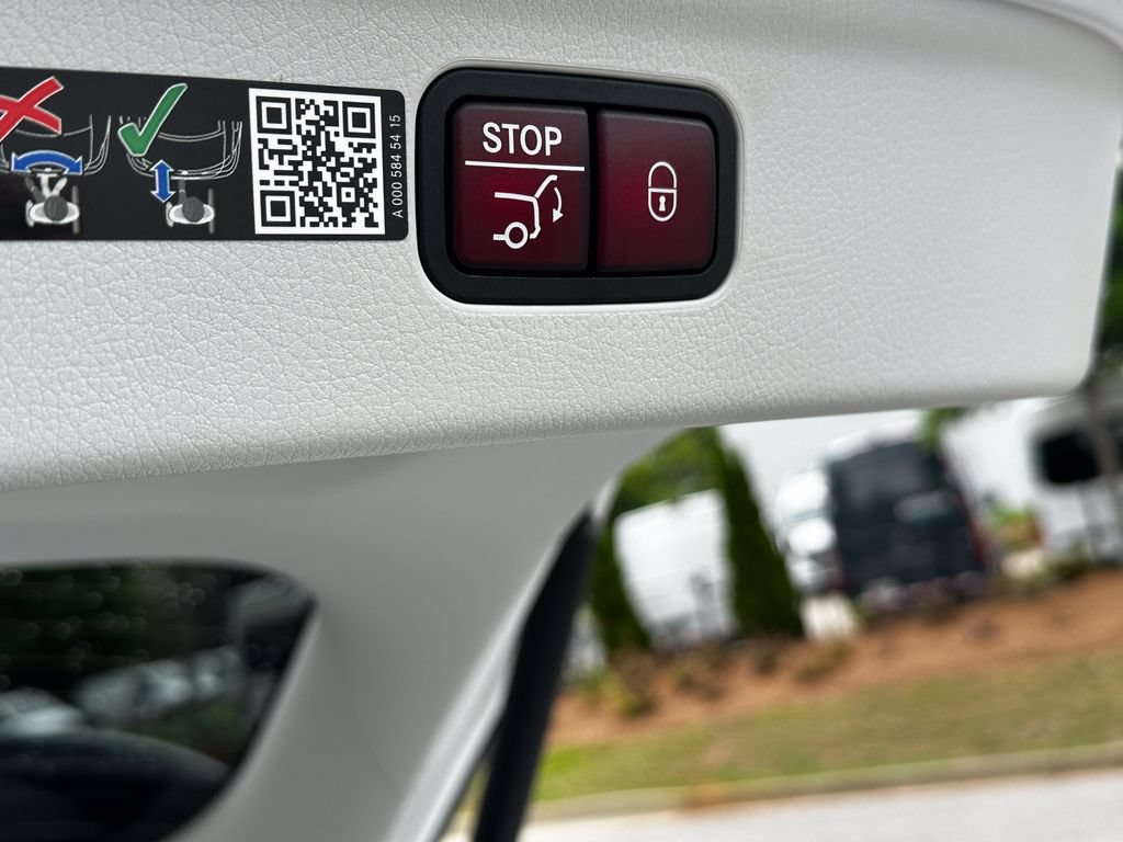 New 2026 Mercedes-Benz EQE 320 4MATIC SUV image 22