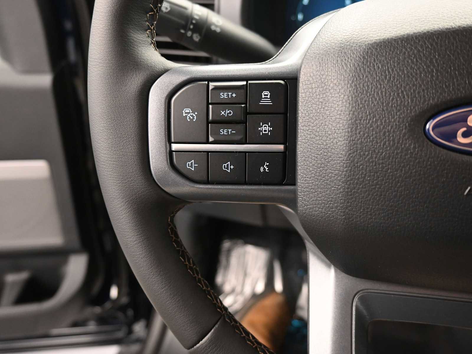 New 2025 Ford F150 Lariat w/ Equipment Group 502A High image 33