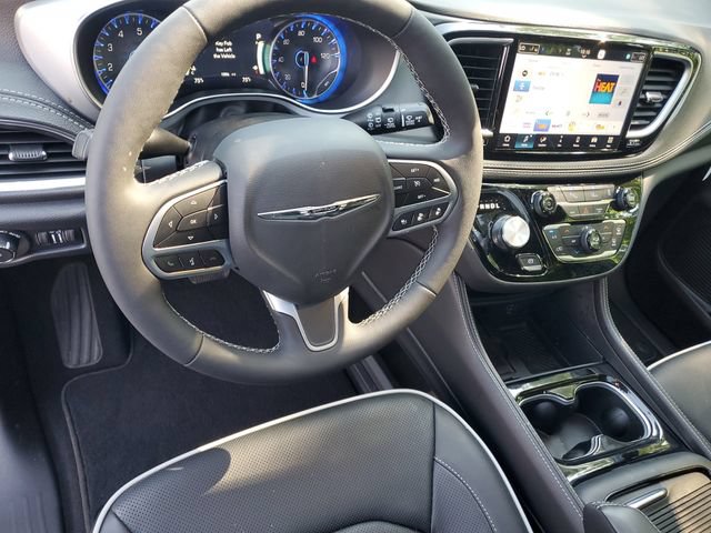 New 2026 Chrysler Pacifica Limited w/ Trailer Tow Group AWD/4WD image 19