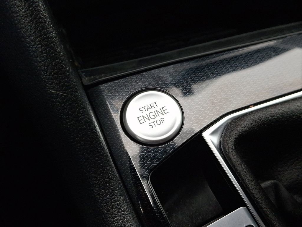 Used 2025 Volkswagen Taos SE image 22