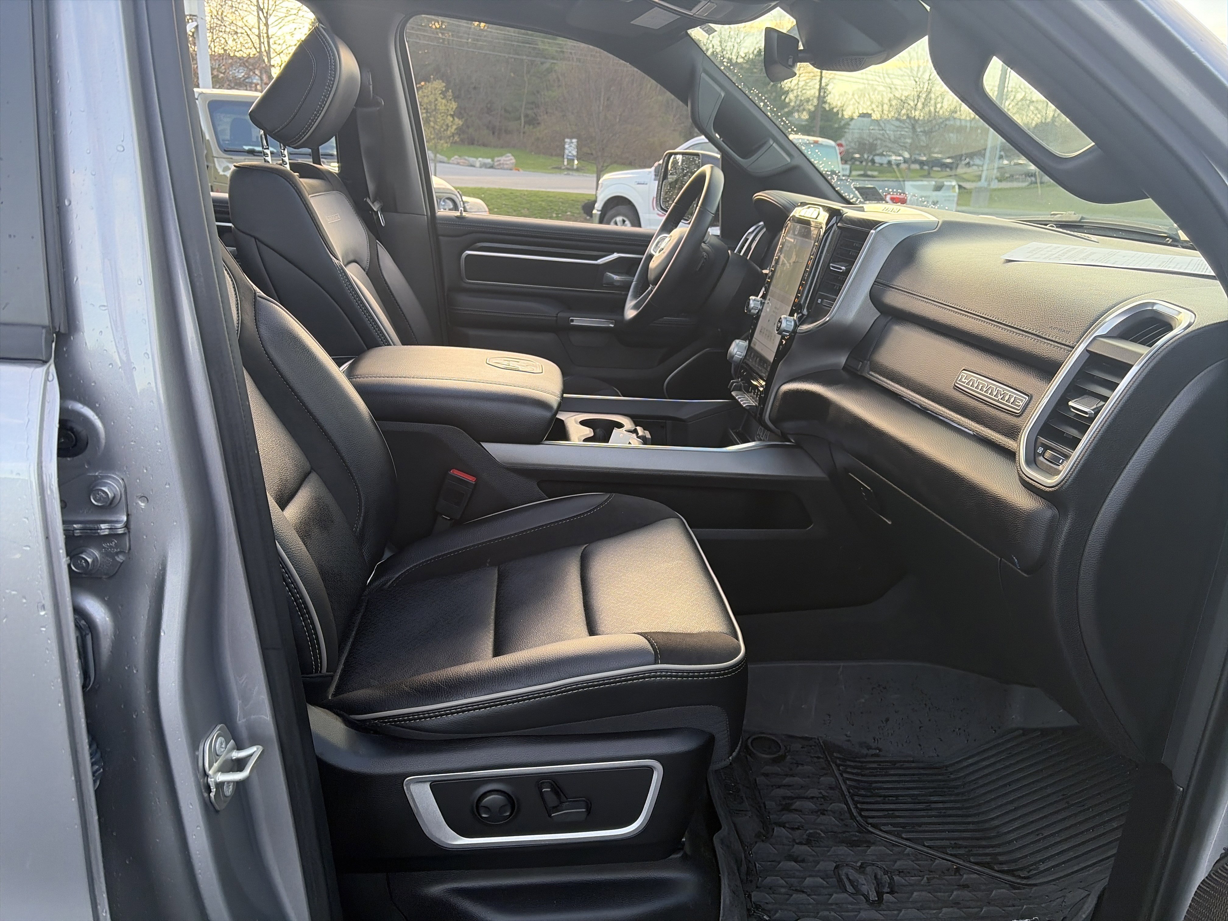 Used 2024 RAM 1500 Laramie image 36