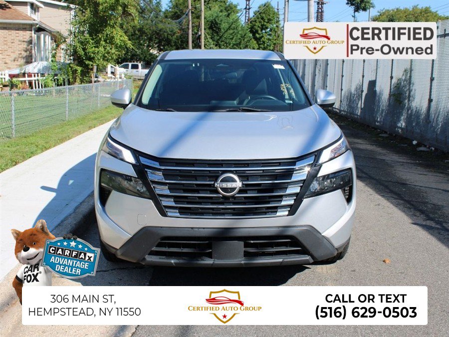 Used 2024 Nissan Rogue SV FWD image 1