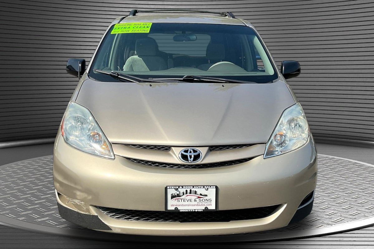 Used 2008 Toyota Sienna LE FWD image 2