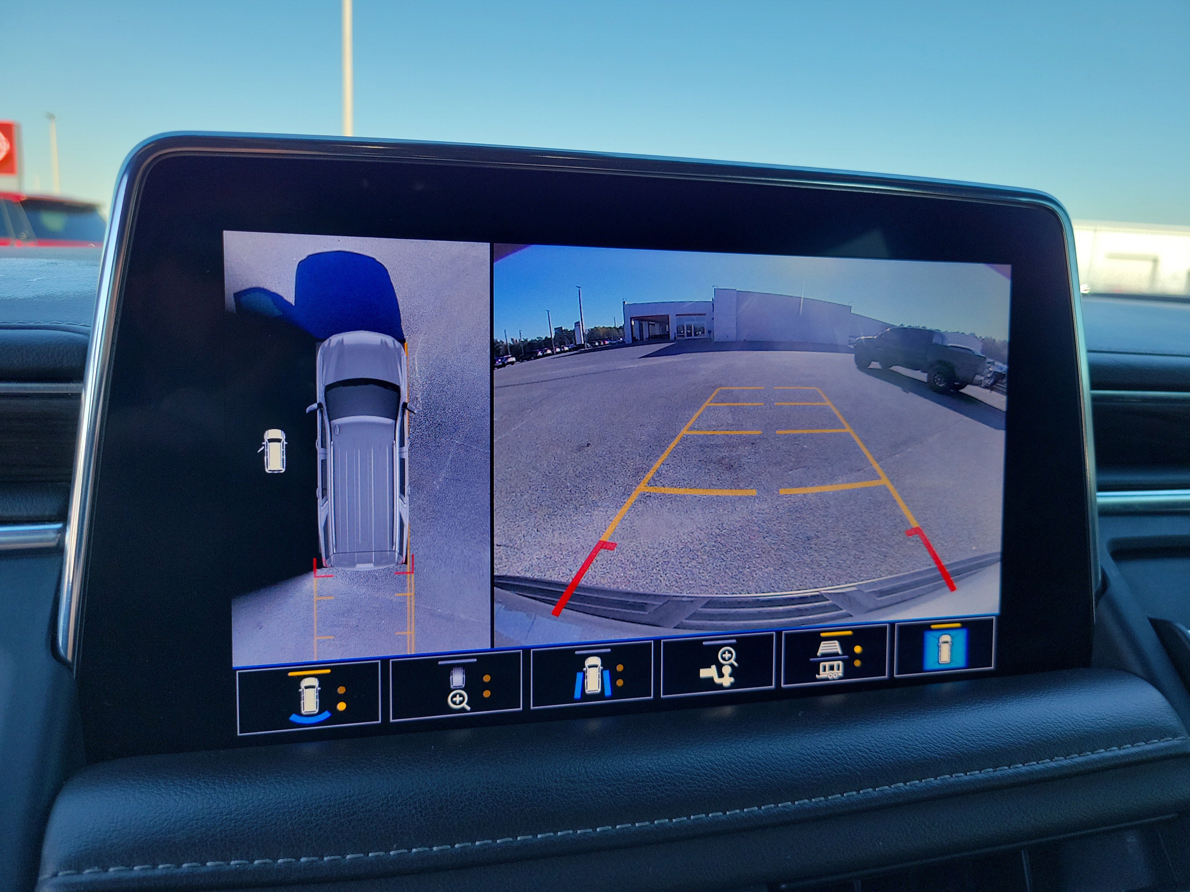 Used 2021 Chevrolet Tahoe Z71 w/ Z71 Off-Road Package image 24