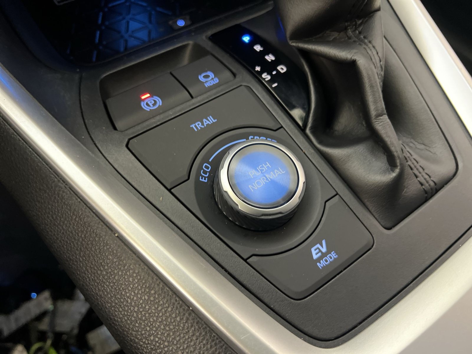 Used 2020 Toyota RAV4 XSE AWD/4WD image 32