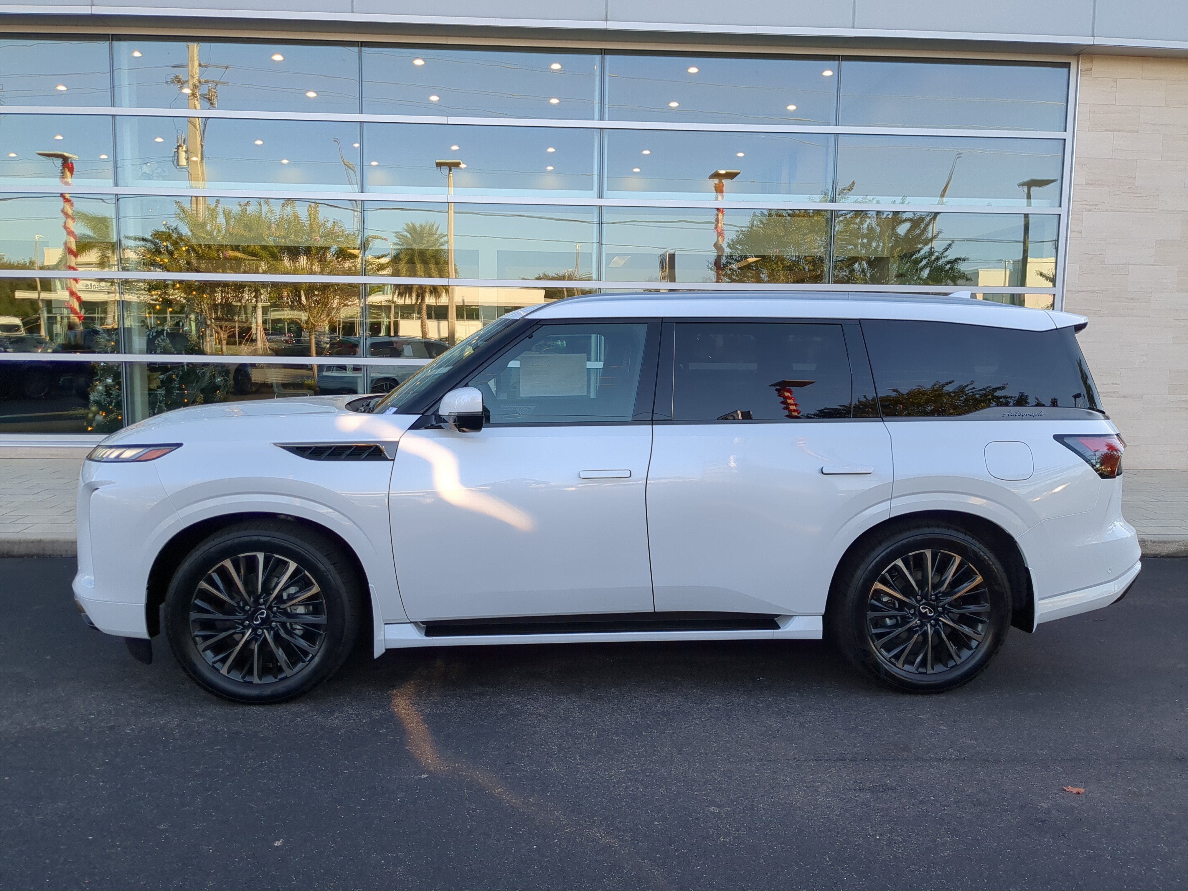 New 2026 INFINITI QX80 Autograph w/ Premium Cargo Package AWD/4WD image 7