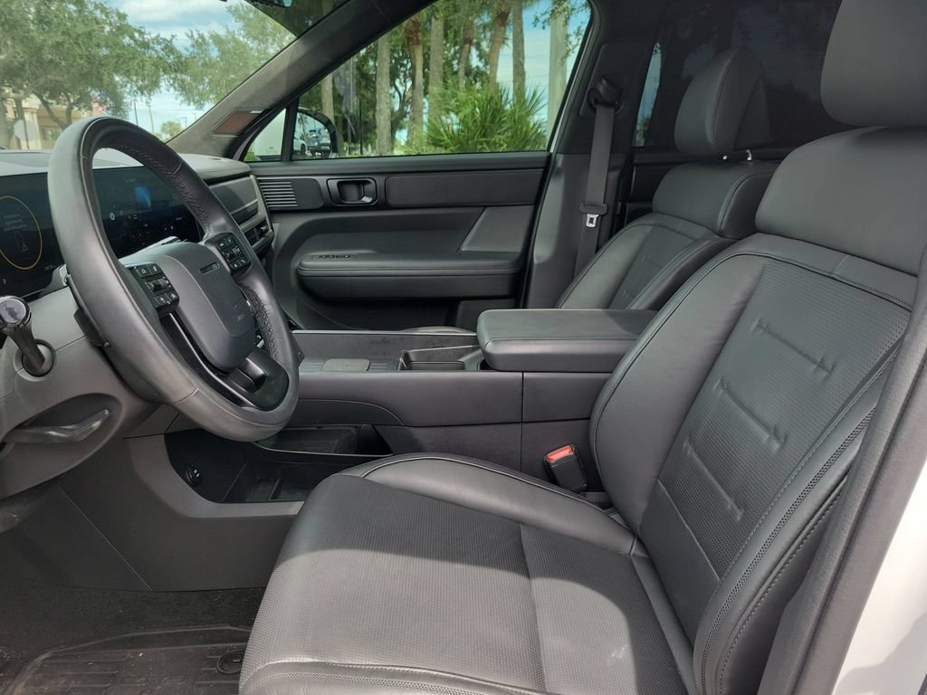 Used 2025 Hyundai Santa Fe Calligraphy AWD/4WD image 7