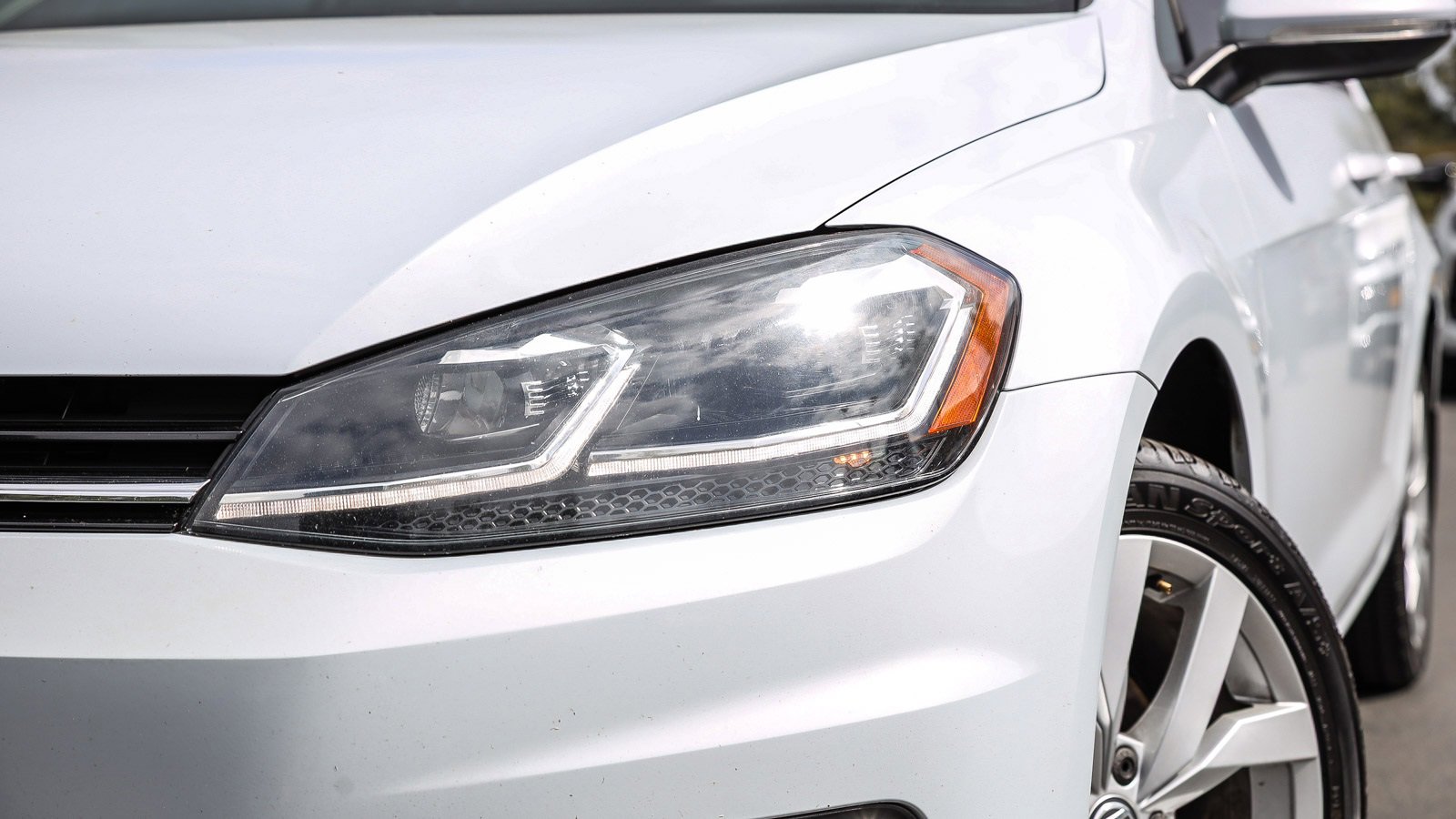 Used 2019 Volkswagen Golf SE image 2