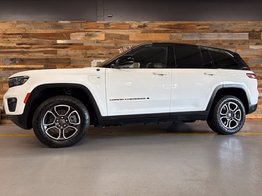 Used 2023 Jeep Grand Cherokee Trailhawk w/ Luxury Tech Group III AWD/4WD image 2