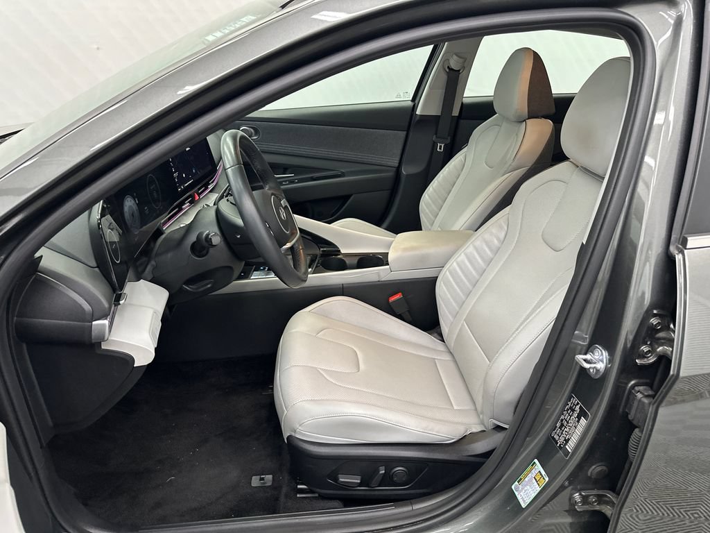 Used 2025 Hyundai Elantra Limited FWD image 9
