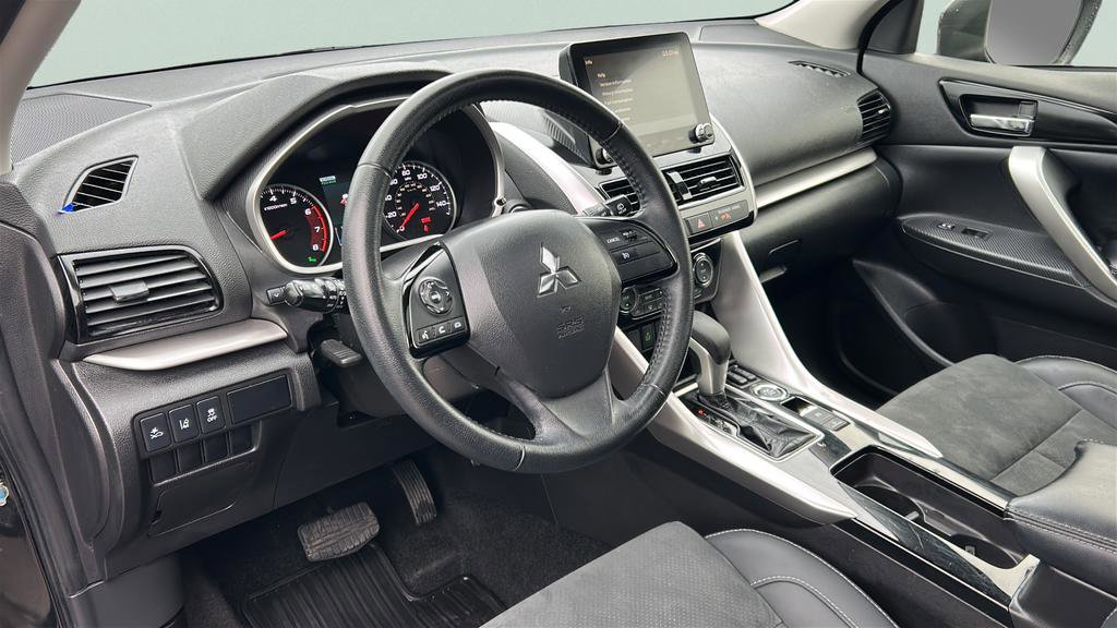 Used 2023 Mitsubishi Eclipse Cross SE image 13
