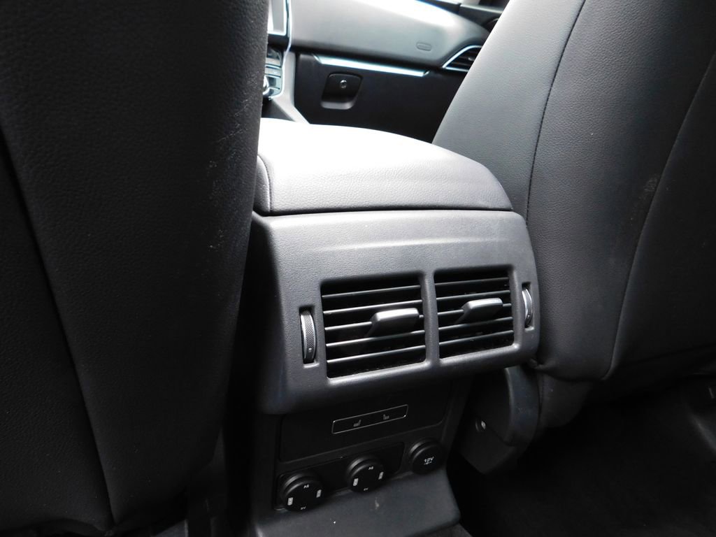 Used 2019 Jaguar F-PACE Premium image 13