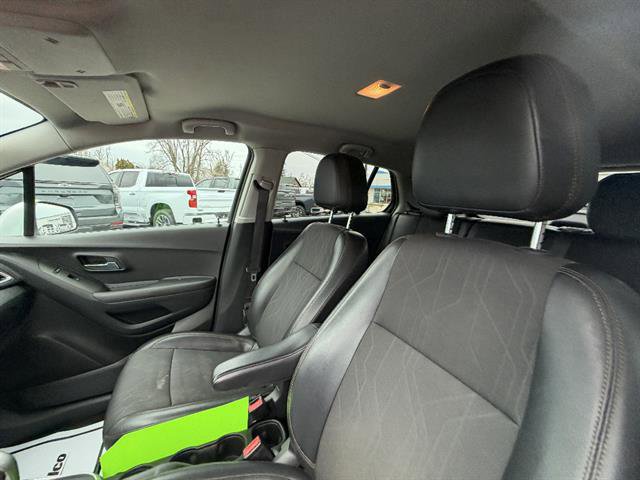 Used 2017 Chevrolet Trax LT w/ LT Convenience Package AWD/4WD image 16