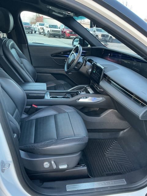 Used 2024 Lincoln Nautilus Reserve w/ Equipment Group 202A image 9