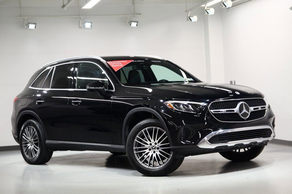 Certified 2025 Mercedes-Benz GLC 300 4MATIC image 2