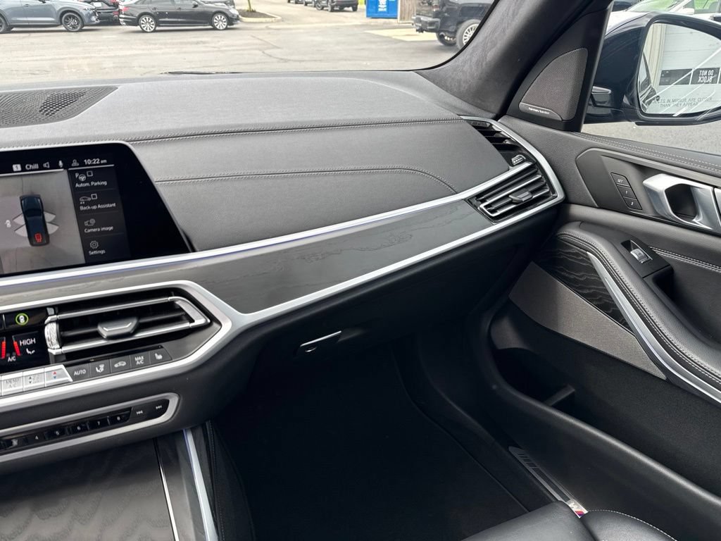 Used 2022 BMW X7 xDrive40i w/ M Sport Package AWD/4WD image 27