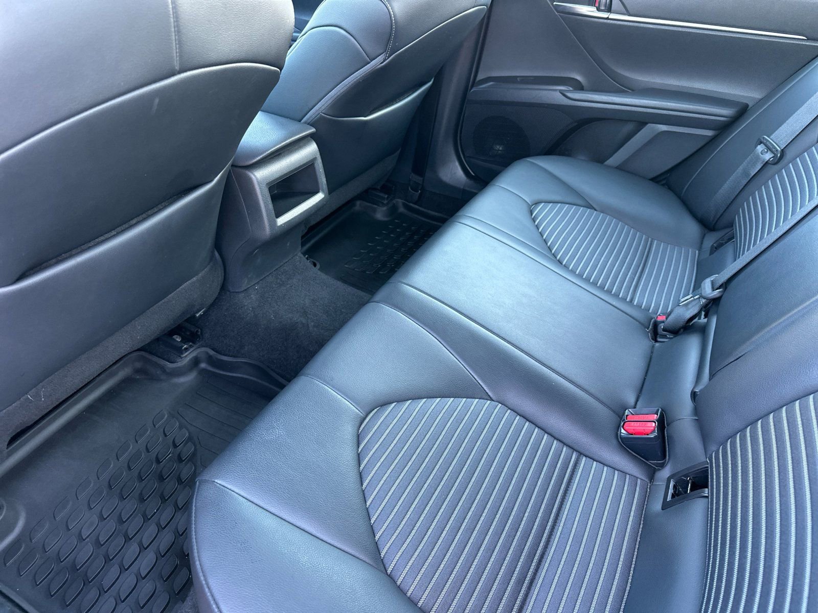 Used 2022 Toyota Camry SE w/ Convenience Package image 12