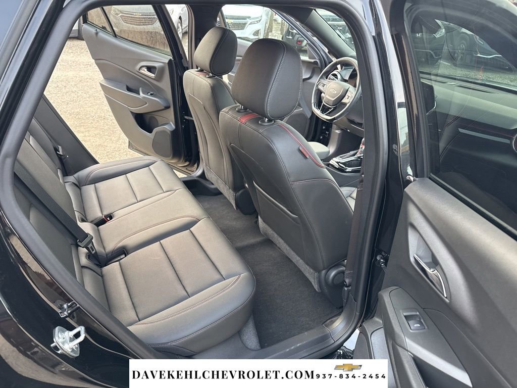 Used 2025 Chevrolet Trax RS w/ Sunroof Package image 21