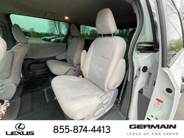 Used 2017 Toyota Sienna L image 13