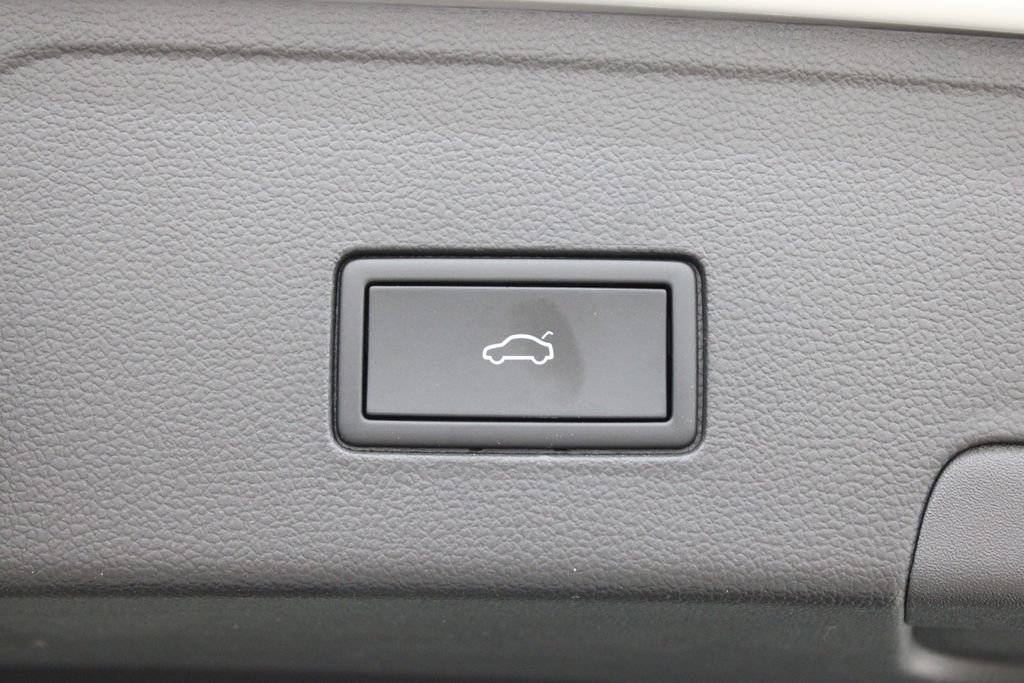 Certified 2024 Volkswagen Atlas Cross Sport SE FWD image 29