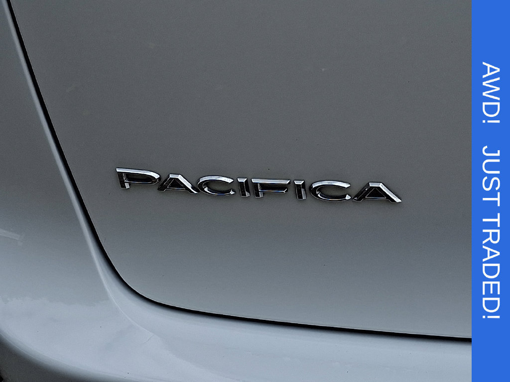 Used 2022 Chrysler Pacifica Touring-L AWD/4WD image 30