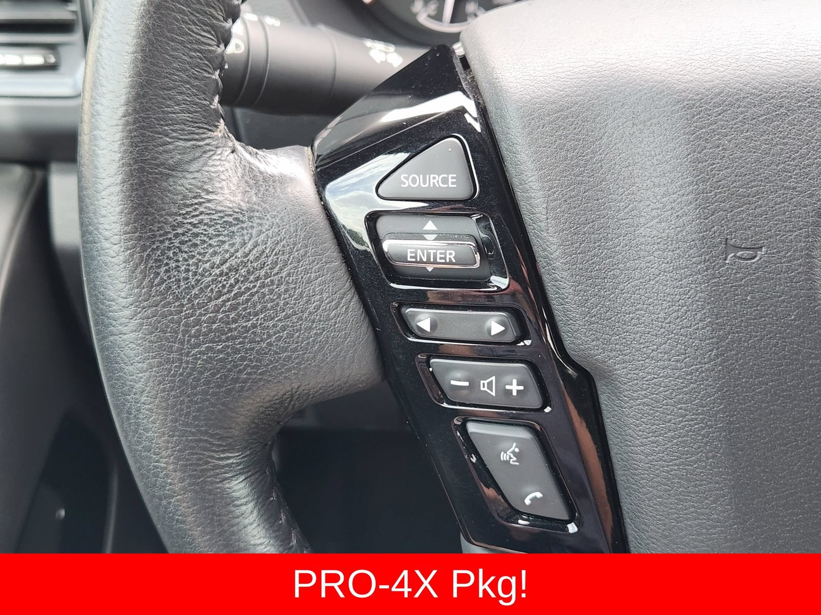Used 2022 Nissan Frontier PRO-4X w/ Pro-4X Premium Package AWD/4WD image 37