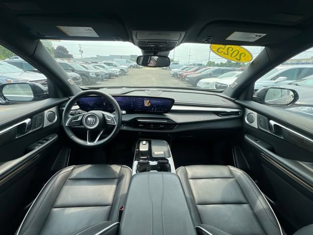 Used 2025 Buick Enclave Avenir w/ LPO, Floor Liner Package AWD/4WD image 24