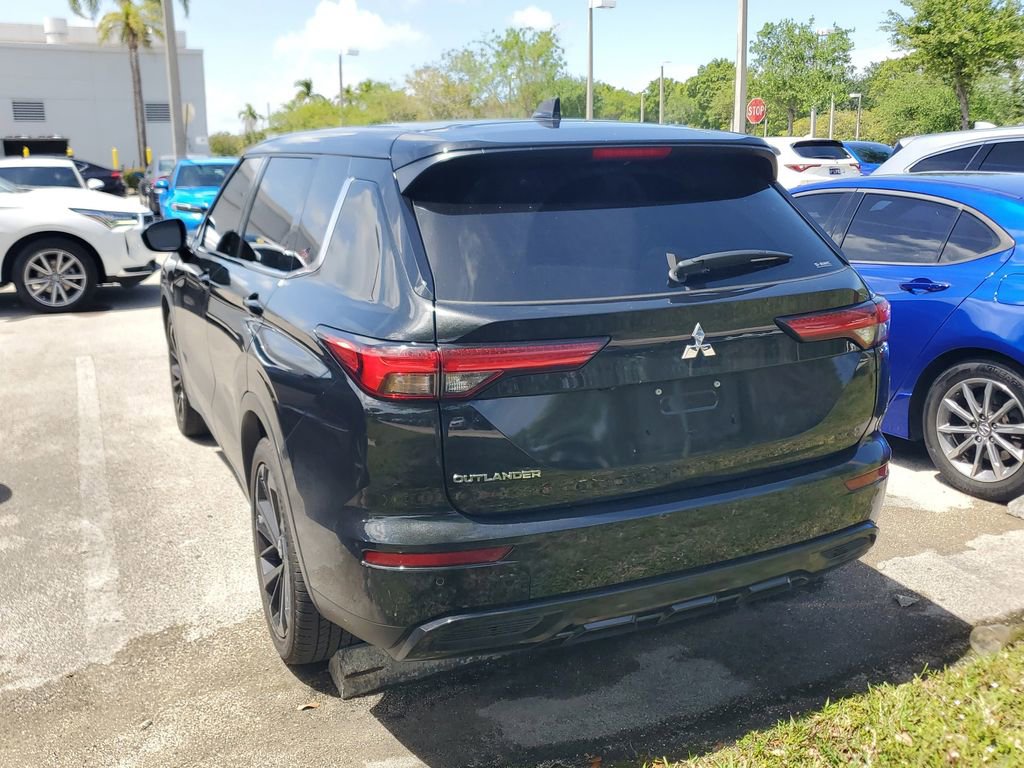 Used 2022 Mitsubishi Outlander SEL Black Edition image 6