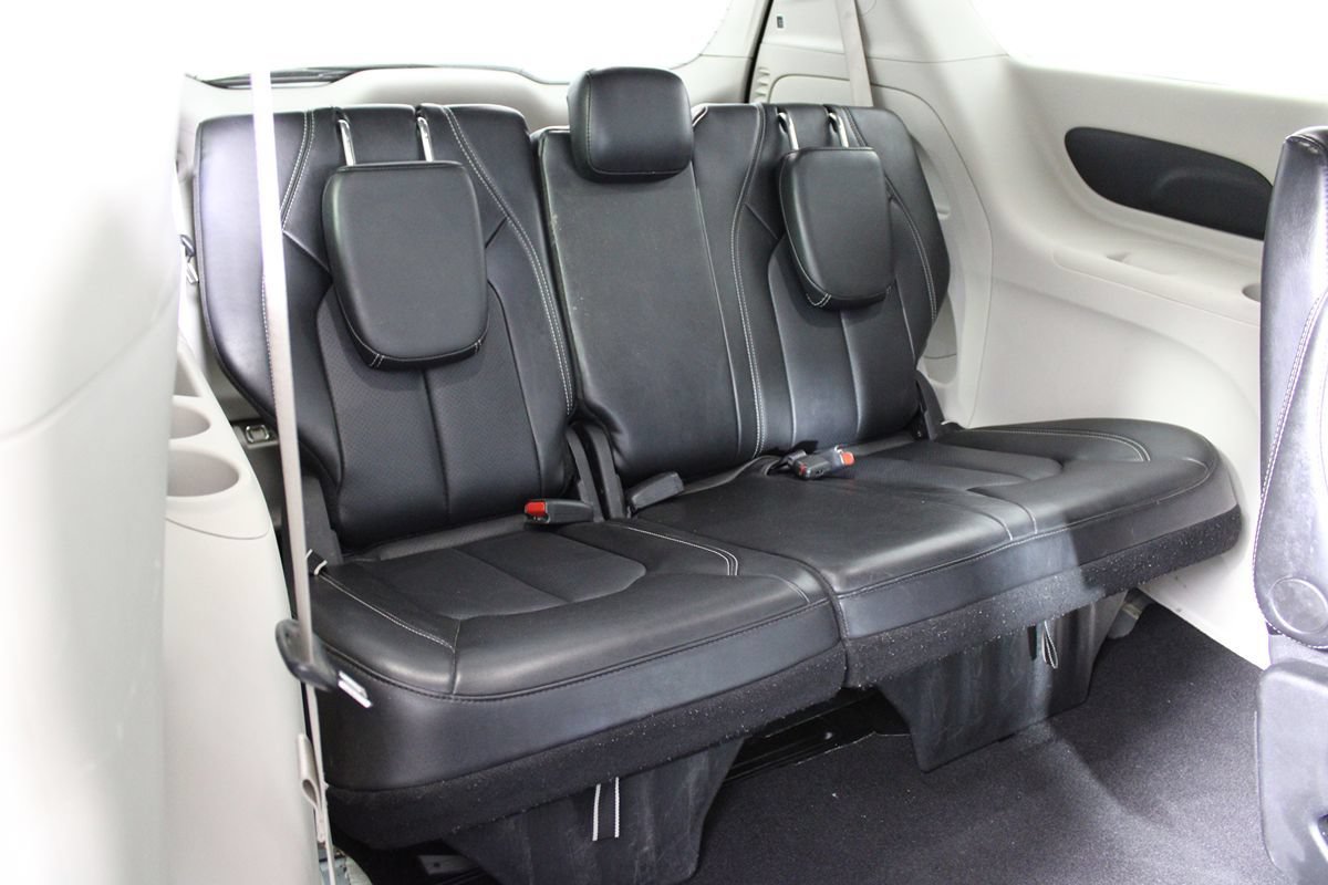 Used 2024 Chrysler Pacifica Touring-L FWD image 30