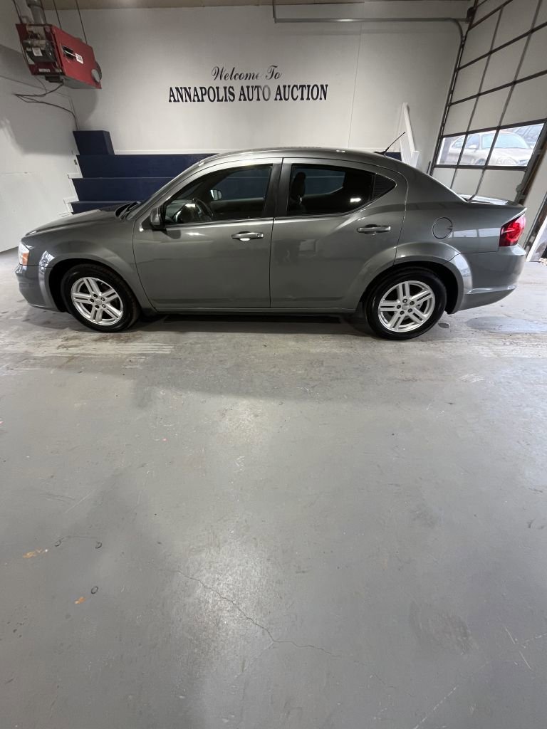 Used 2013 Dodge Avenger SXT image 1