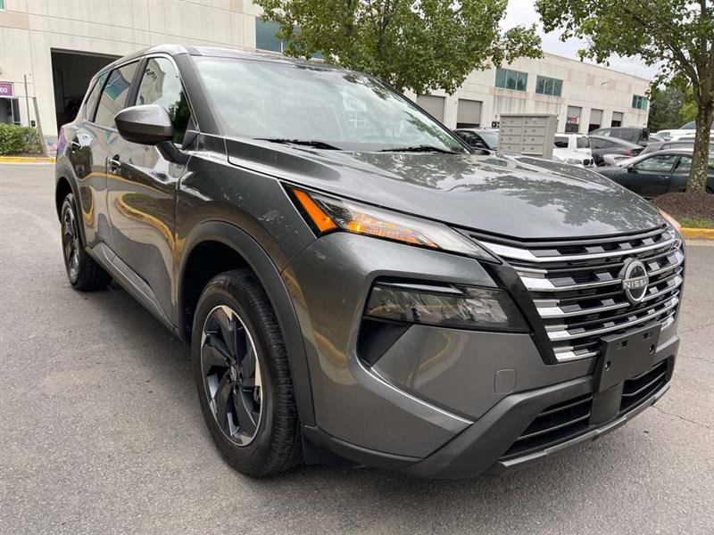 Used 2024 Nissan Rogue SV image 4