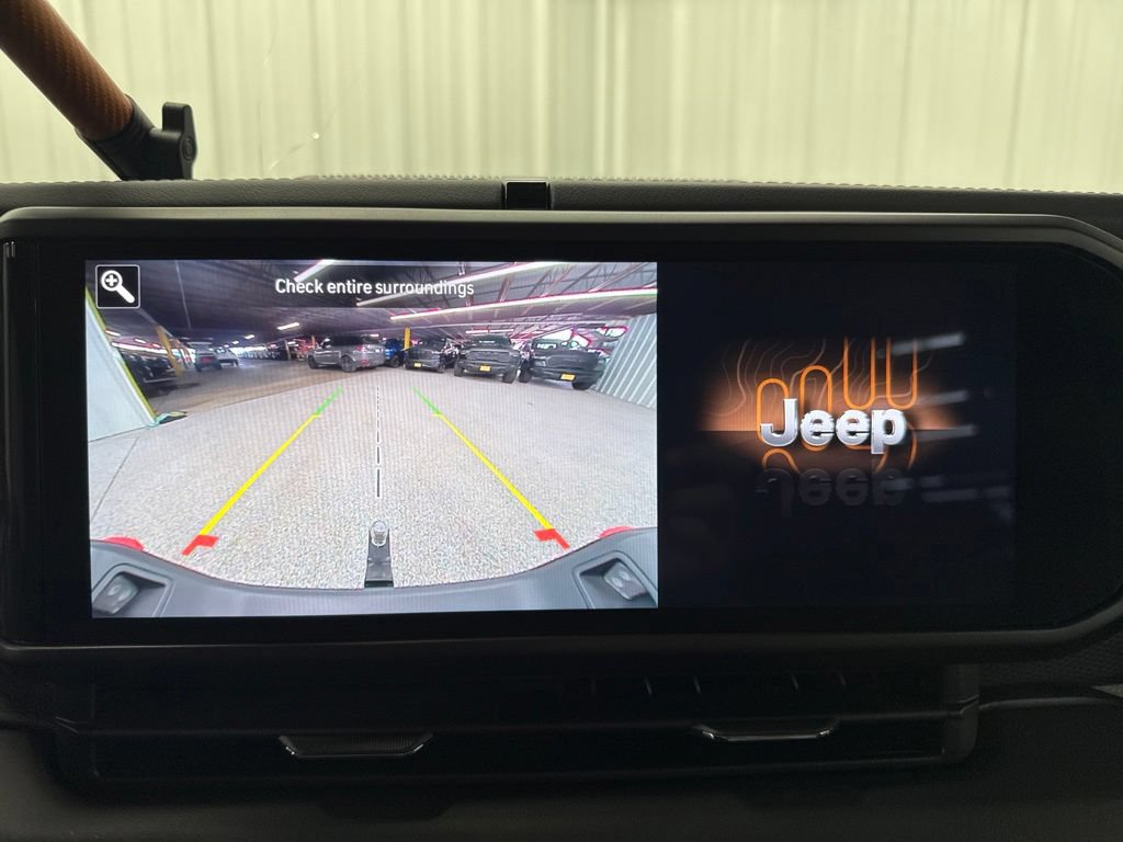 Used 2025 Jeep Gladiator Mojave w/ Convenience Group AWD/4WD image 29