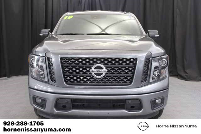 Used 2019 Nissan Titan SV w/ SV Convenience Package RWD image 2