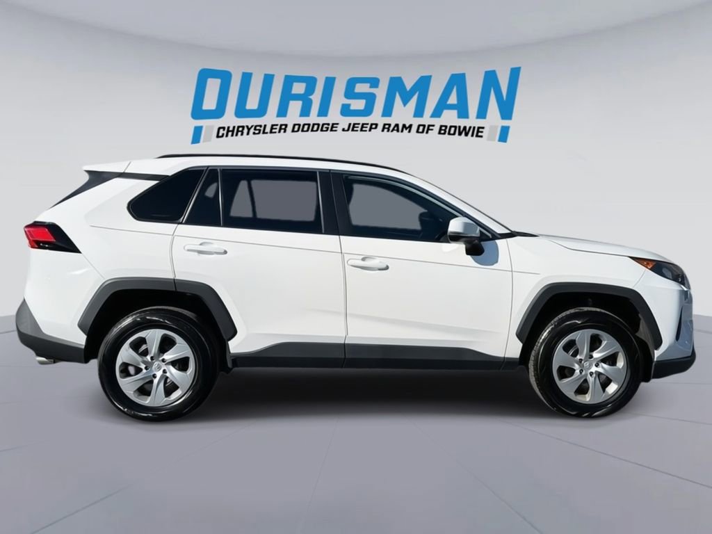 Used 2021 Toyota RAV4 LE image 7
