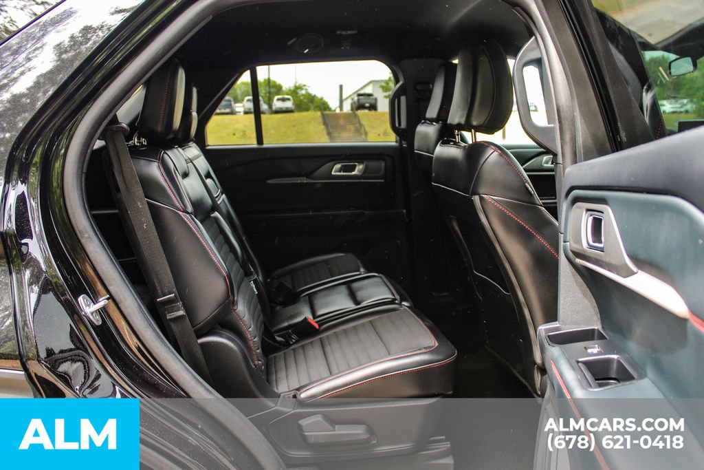 Used 2025 Ford Explorer ST-Line w/ ST-Line Street Pack AWD/4WD image 21