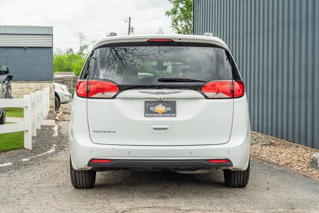 Used 2019 Chrysler Pacifica Touring-L FWD image 5