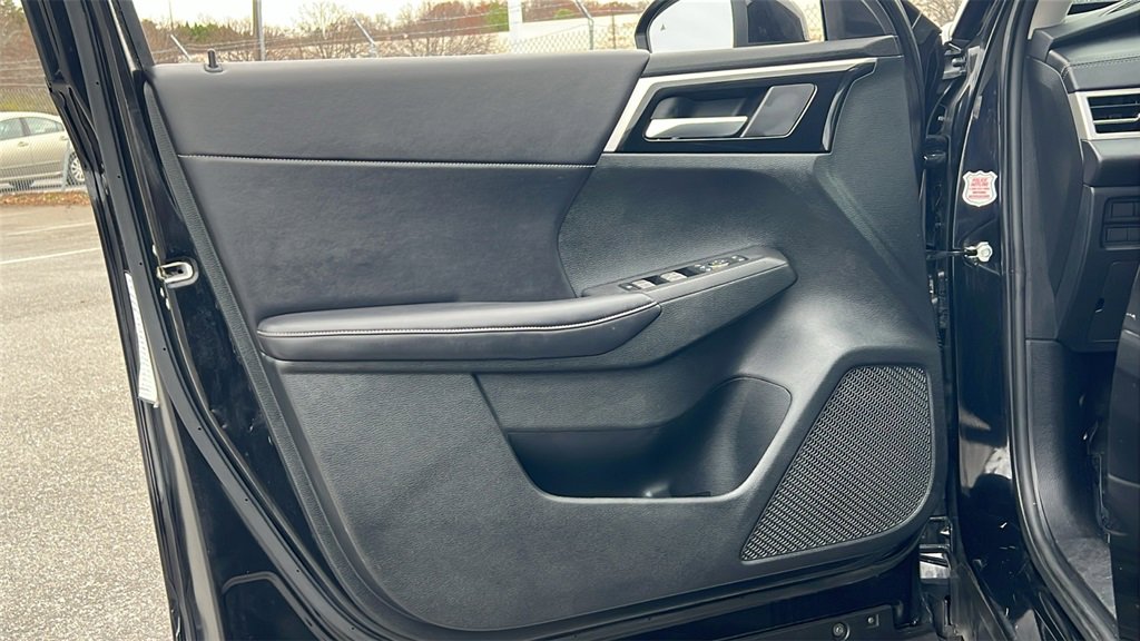 Used 2024 Mitsubishi Outlander SE image 18