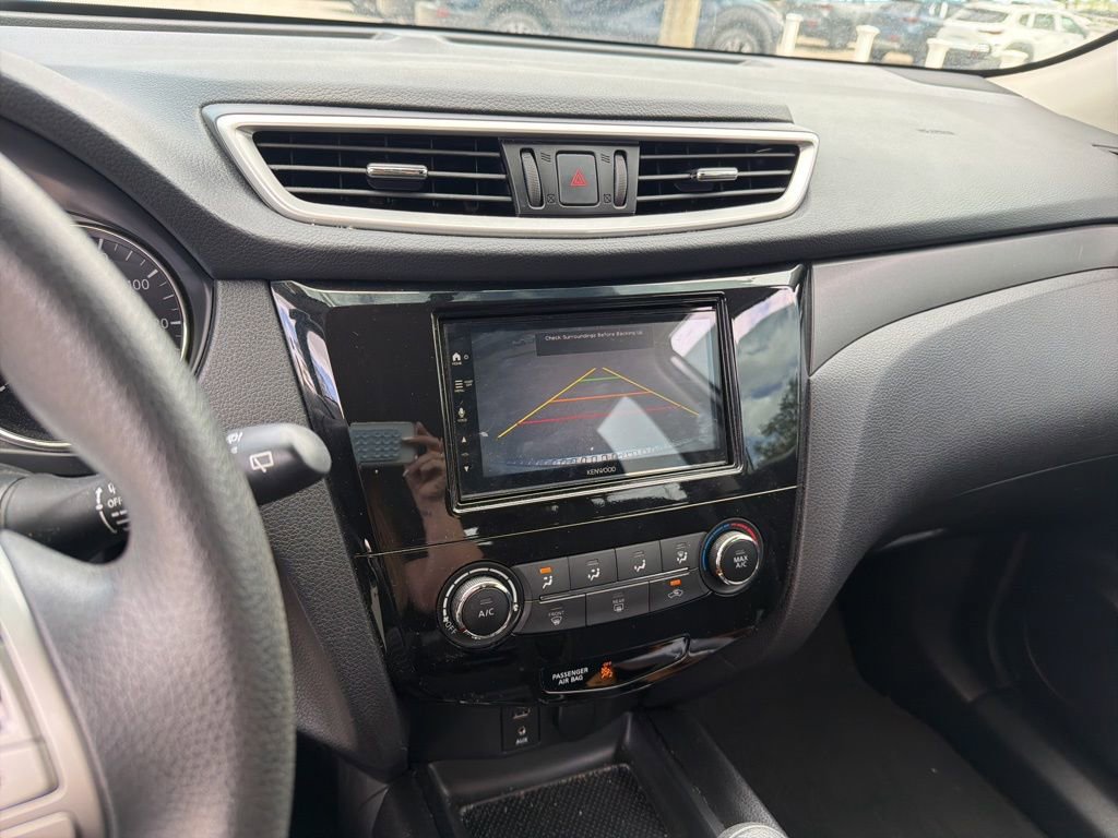 Used 2016 Nissan Rogue S image 22