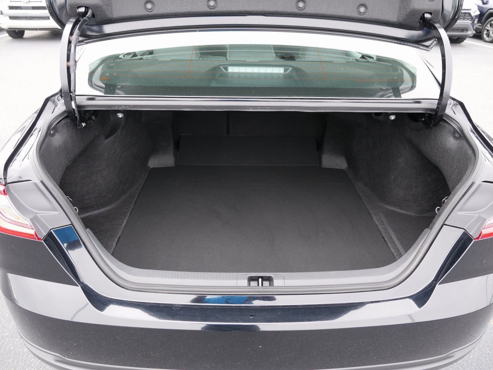 Used 2025 Toyota Camry LE image 11