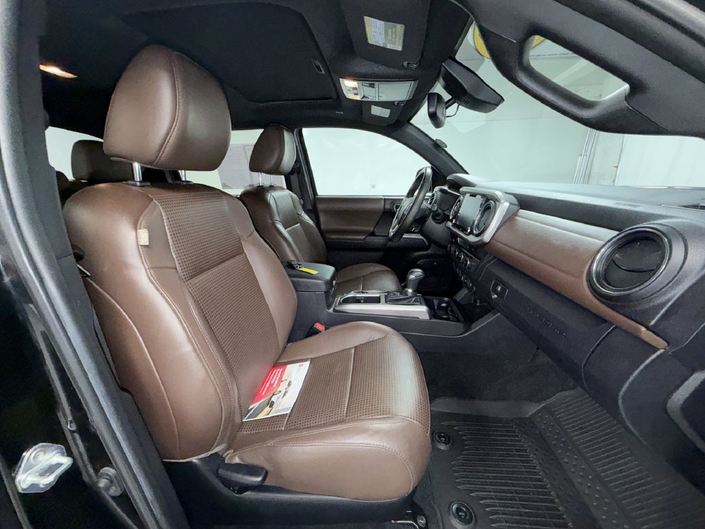 Certified 2022 Toyota Tacoma Limited AWD/4WD image 19