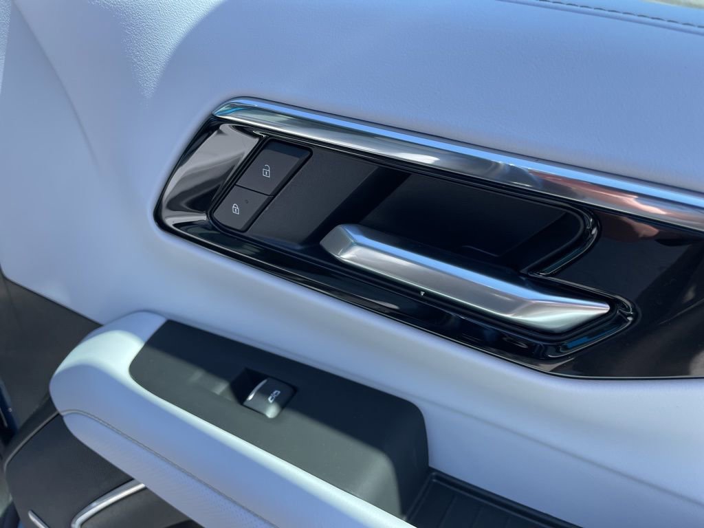 New 2026 Chevrolet Tahoe Premier w/ Sun And Tow Package AWD/4WD image 32