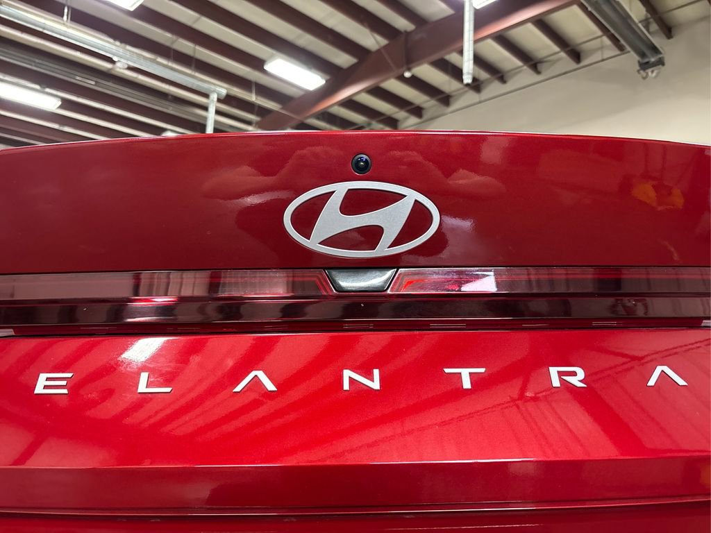 Used 2024 Hyundai Elantra SE image 15