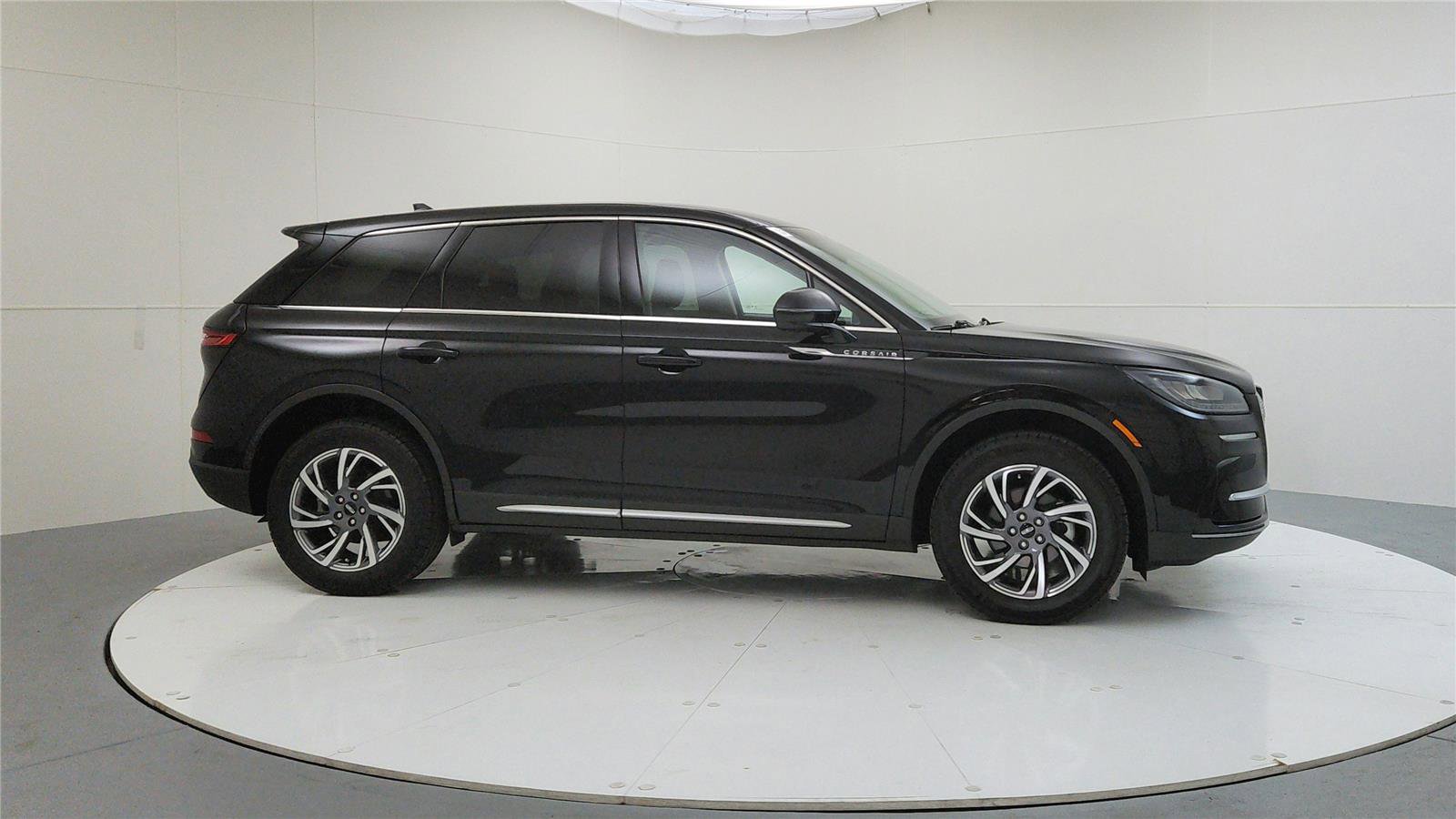 Used 2023 Lincoln Corsair AWD w/ Equipment Group 101A image 9